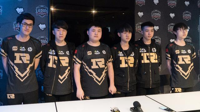 胜利不仅依 胜利不仅依